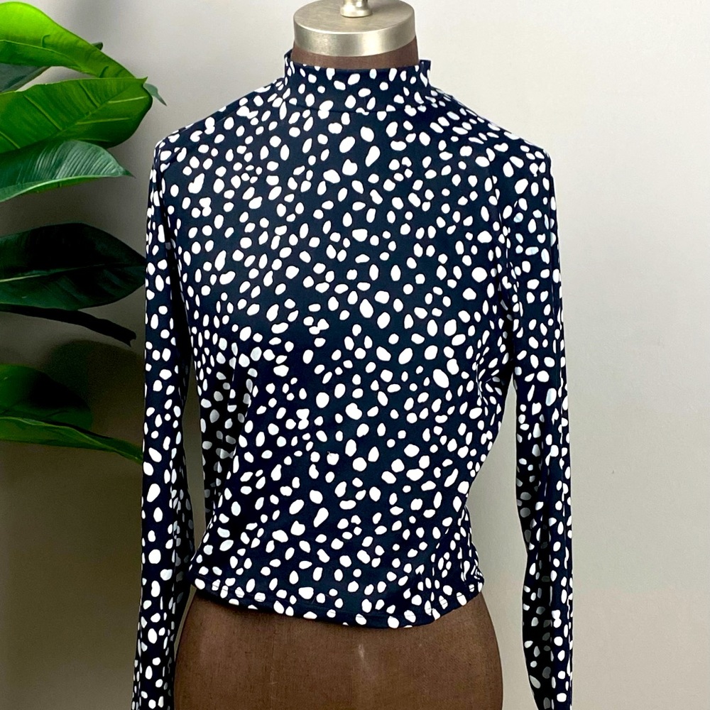 Black & white, fitted, mock neck top, M. NWT